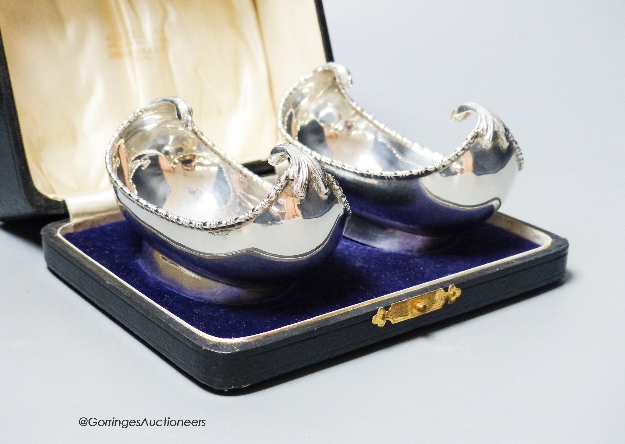 A cased pair of George V silver boat shaped bonbon dishes, S. Blanckensee & Son Ltd, Chester, 1927, 11.3cm, 6oz.